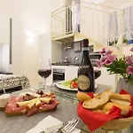 מלון דירות Navona Open Space 4*